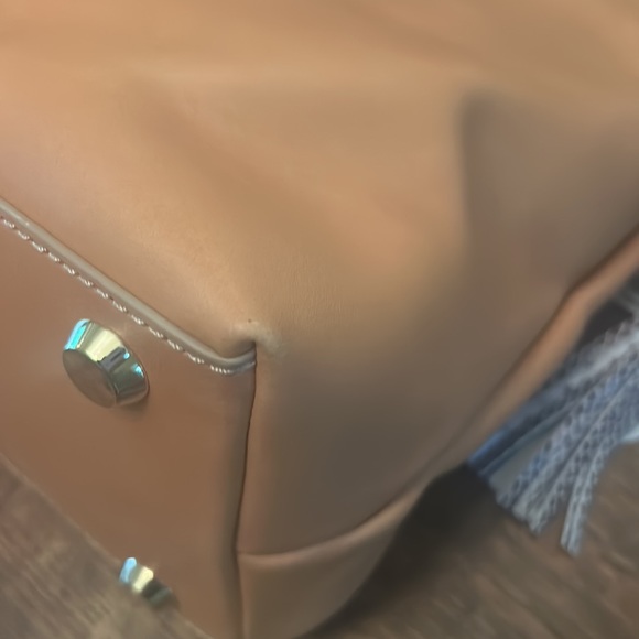 G.I.L.I. Large Leather Tote - Picture 10 of 16